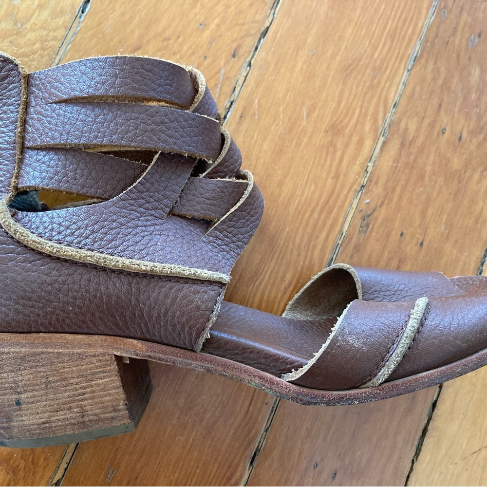 Gee Wawa Anthropologie brown leather soles sandals